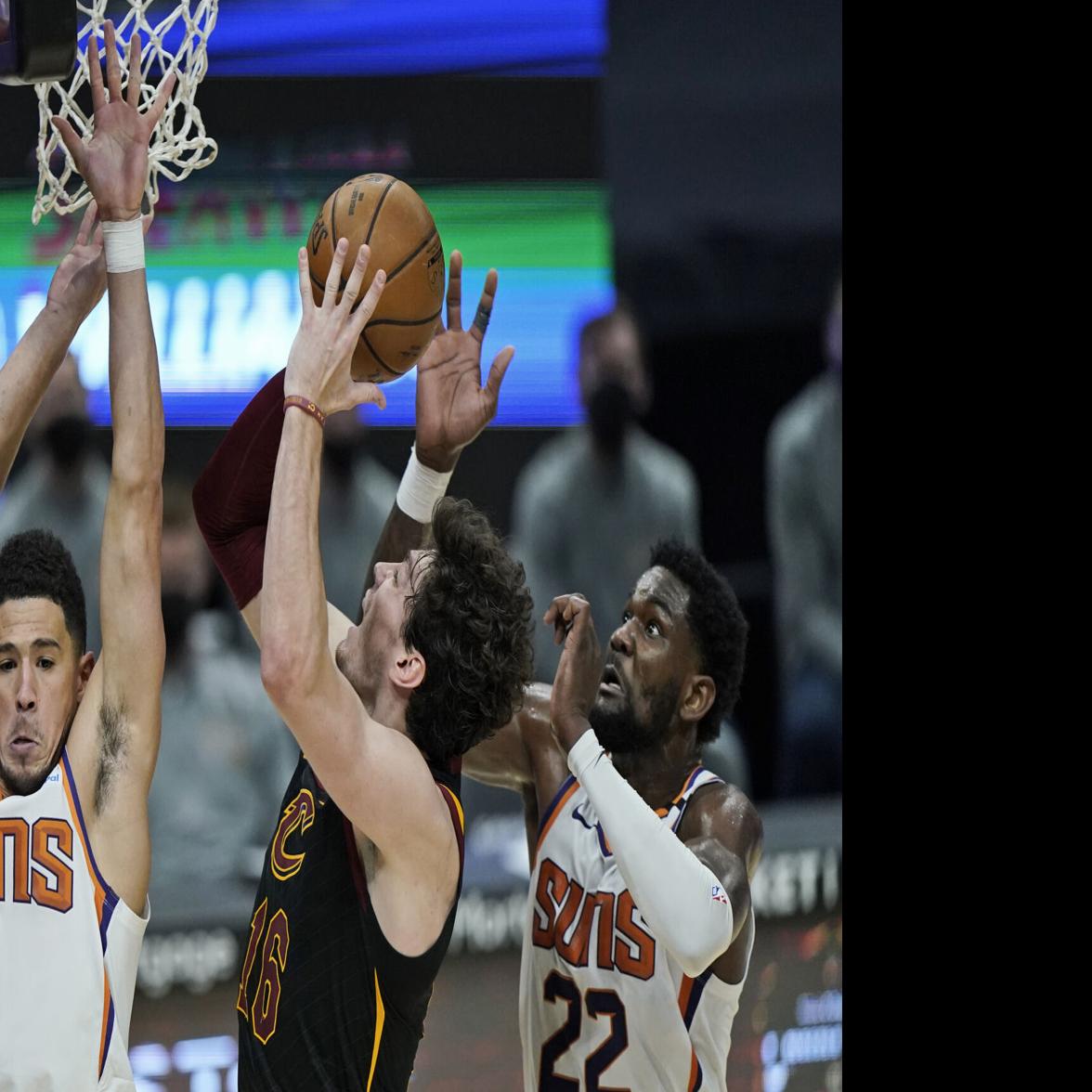 Will Devin Booker, Eric Bledsoe carry Suns to playoffs?