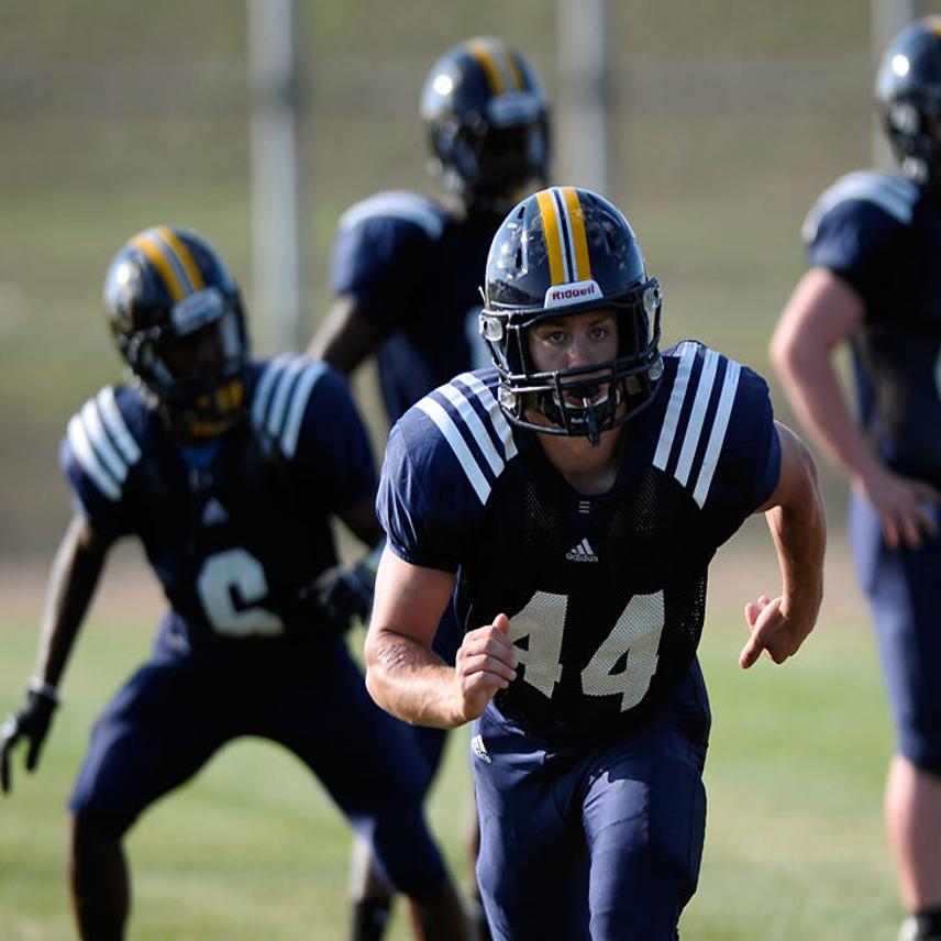 Battle S Willingham Is Football Team S Hype Man Sports