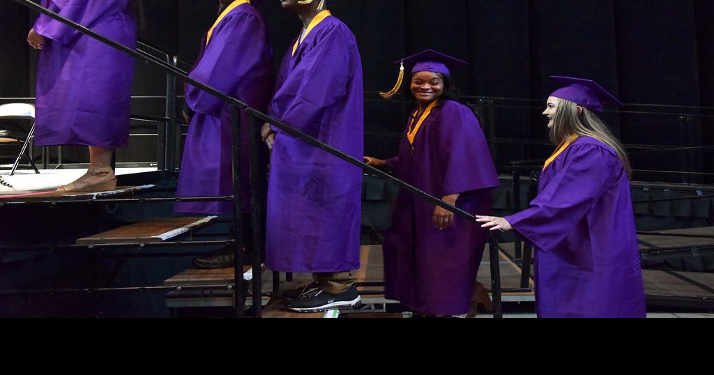 PHOTO GALLERY Hickman rounds out final high school graduation ceremony