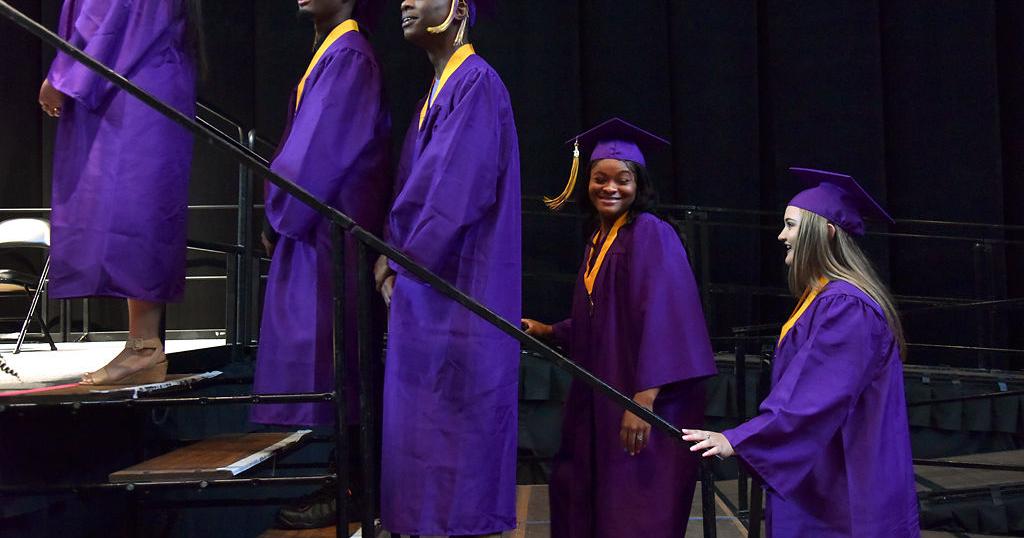 PHOTO GALLERY Hickman rounds out final high school graduation ceremony