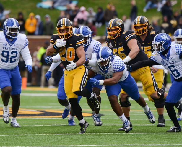 Cody Schrader is chased by the Kentucky defense
