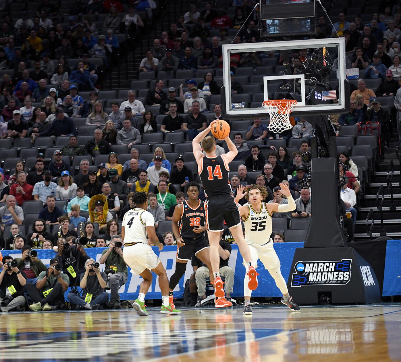 Outside shots, dominance on offensive glass help men's basketball