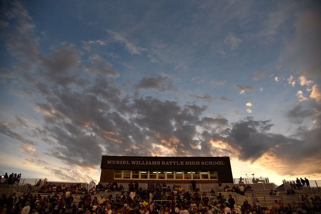 Fans Of Muriel Battle High School S Football Team Prepare For A Football Game Photos Columbiamissourian Com