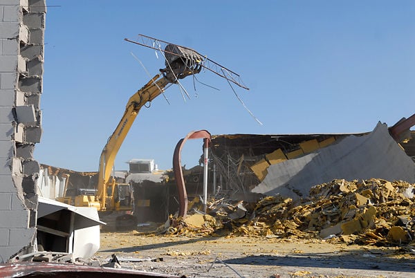 Demolition begins on former Wal Mart building Local columbiamissourian