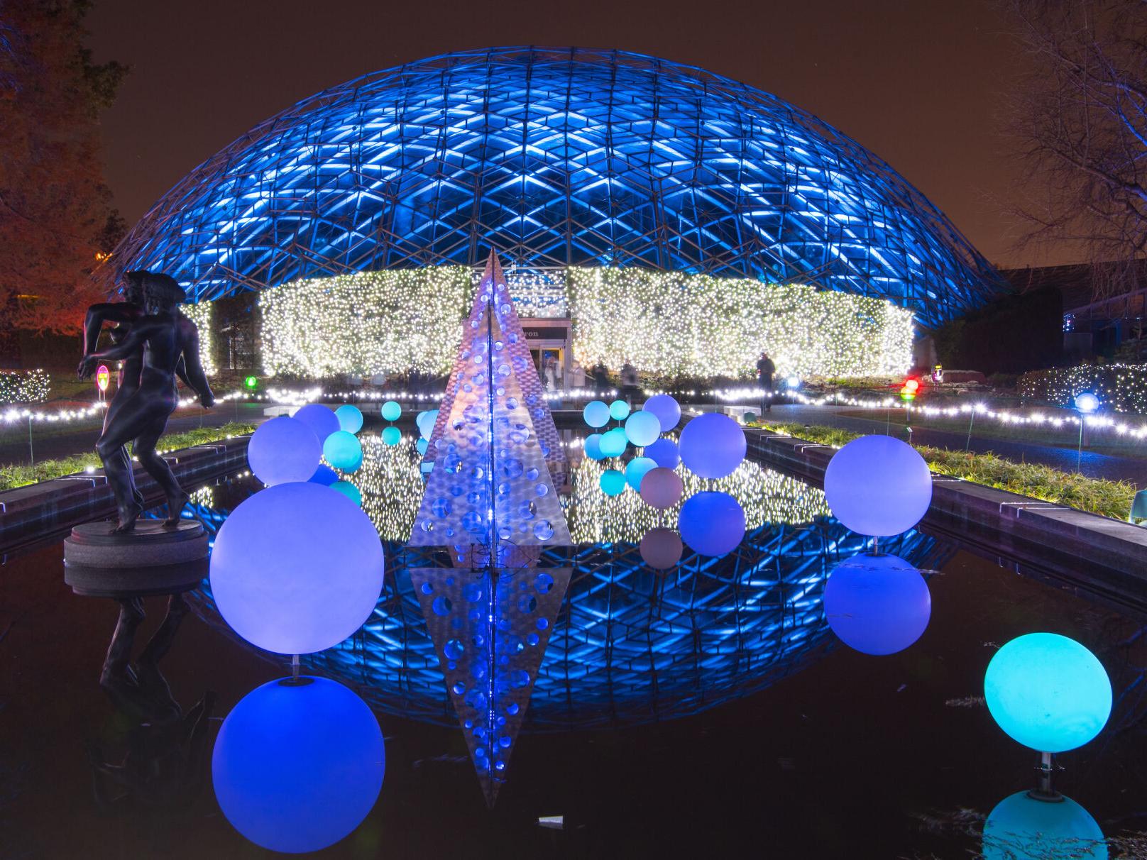 Botanical Garden Puts On Garden Glow With More Than A Million Lights St Louis Columbiamissourian Com