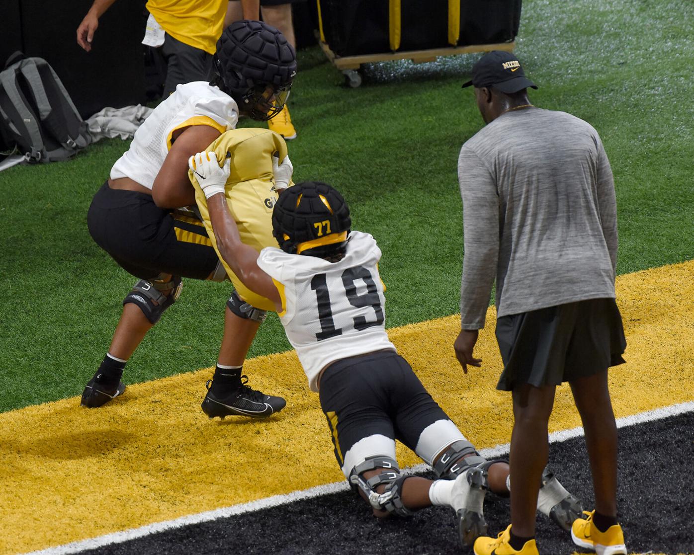 Mizzou rules out both starting edge rushers against Florida