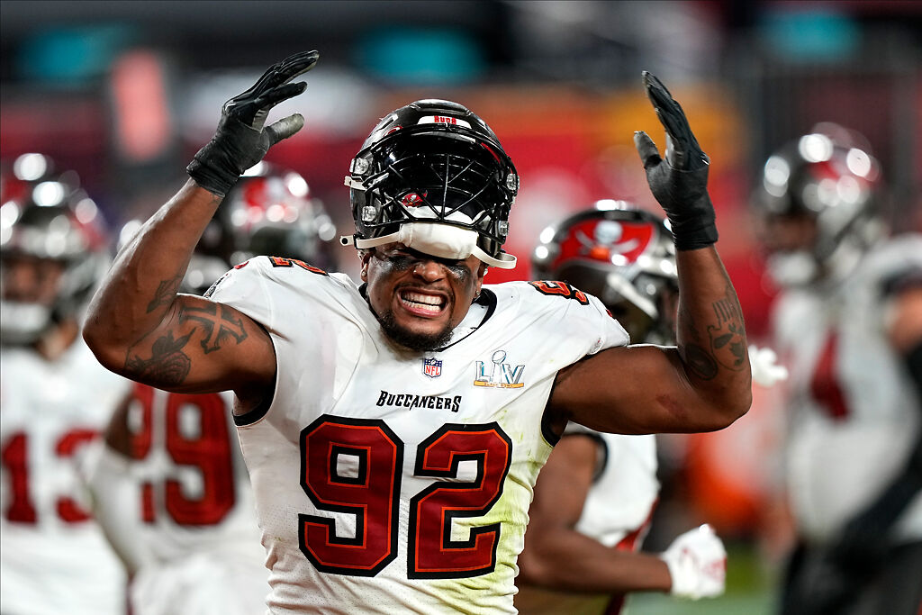 Tampa Bay Buccaneers defensive end William Gholston celebrates, Sports