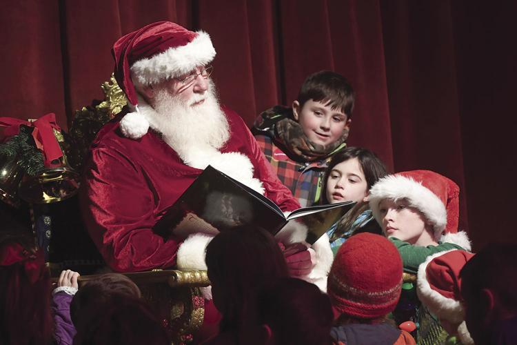 11-26-18 Santa in North Conway reading 1