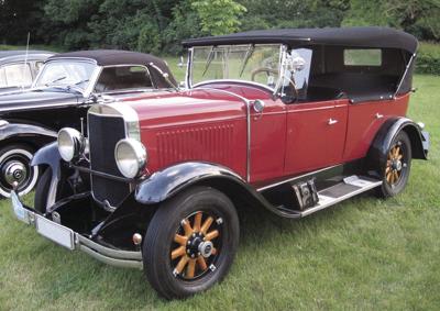 Graham_Paige_612_Tourer,_1929.jpg