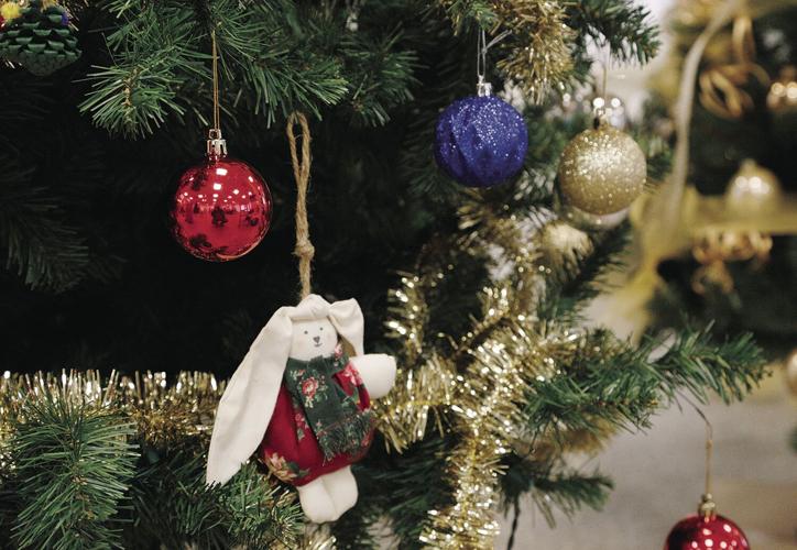 11-19-21 Fest Trees ornament balls
