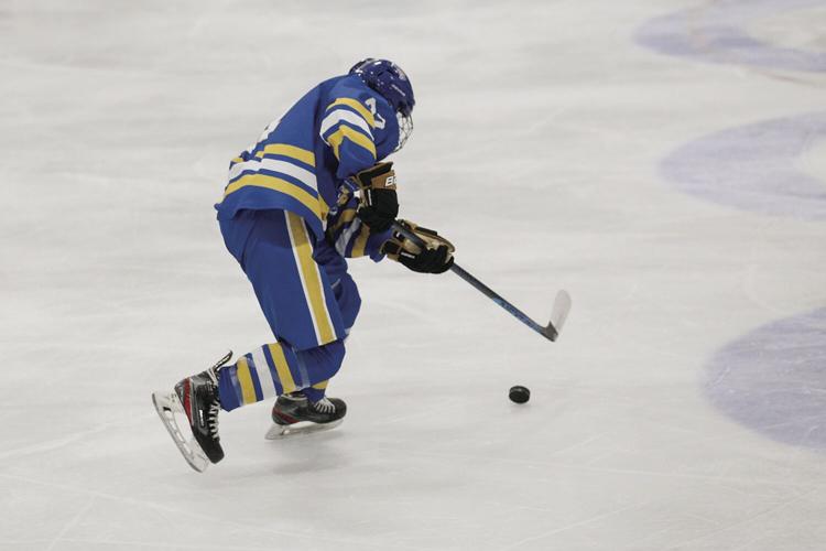 12-27-22 Peter Hall Xmas Tournament heath breakaway before goal