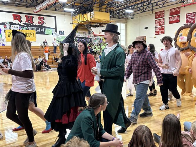 Lions join the Homecoming parade