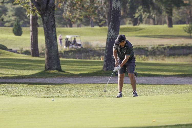 09-27-23 KHS Golf hembree putt