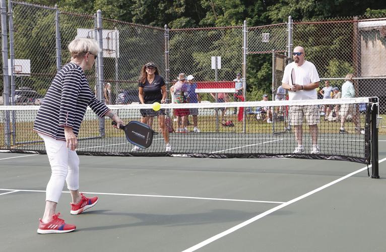 09-02-23 Davis Park Courts behind medium