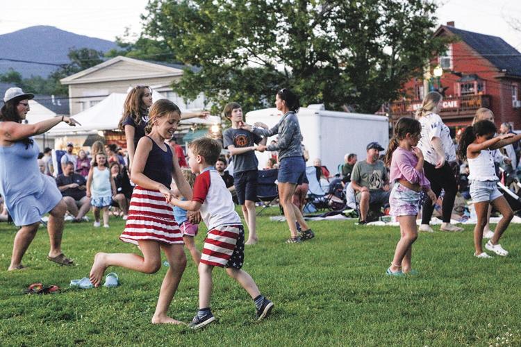 07-04-22 4th North Conway Fest dancing medium