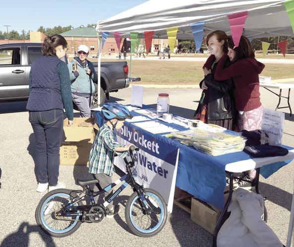 Wheel Family Sun - Bike rodeo - A young rider signs in