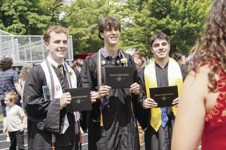 06-08-24 KHS Grad pose murphy henley lynn