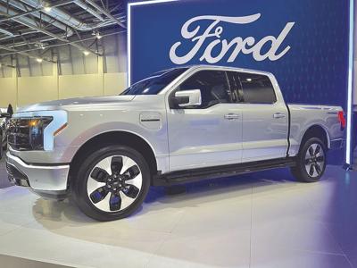 1024px-2023_Ford_F-150_Lightning.jpg