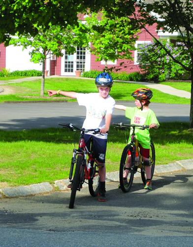 Wheel Family Fun - Rules of the Road - hand signals