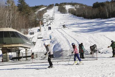 12-20-22 Cranmore Skiing lift low