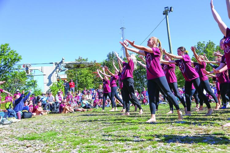 09-19-26 Jens Friends Climb dance with crowd
