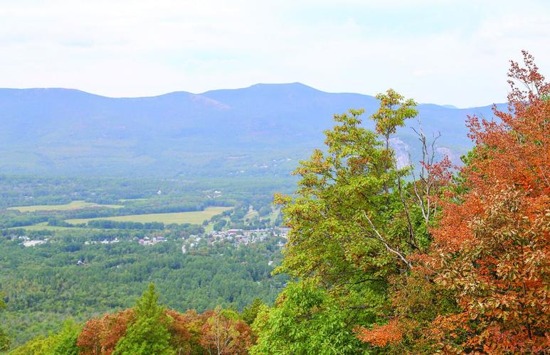09-13-25 Foliage on Cranmore wide view