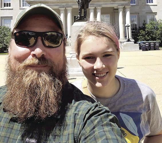 Ray Gilmore files as an independent