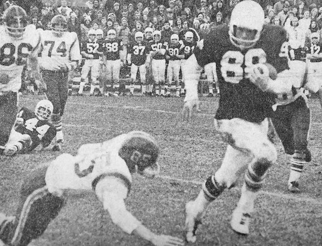 KHS Football - 1974 Champs - Mike Devos running