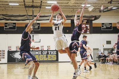 01-26-22 KHS MBB mojica jump shot