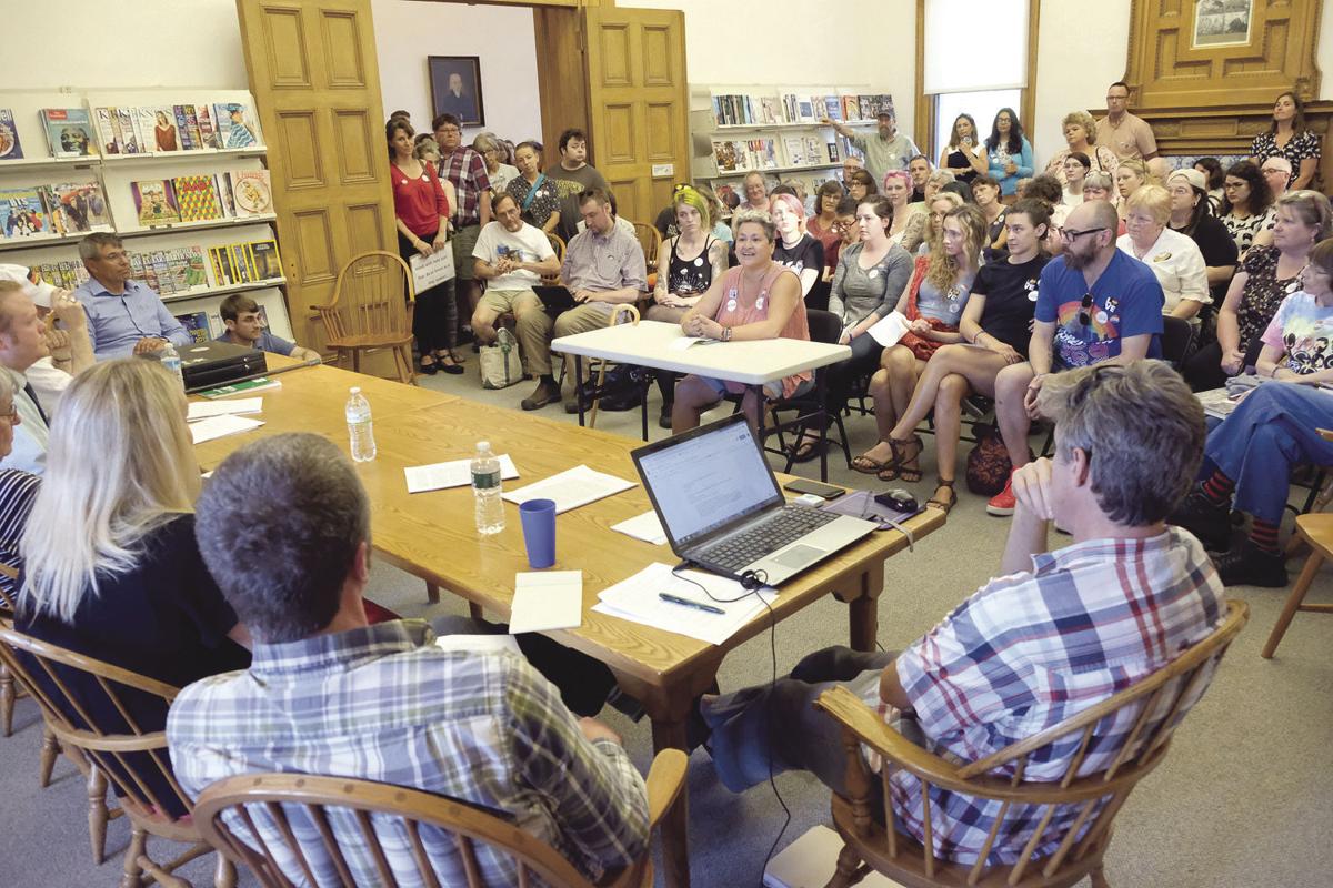 Supporters Come Out For Drag Queen Story Hour Local News Conwaydailysun Com