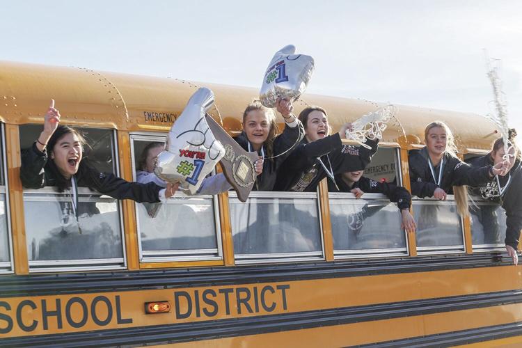 03-12-23 KHS WBB Parade straight-on
