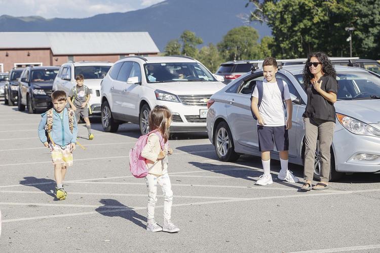 09-01-22 First Day Conway El parent drop off