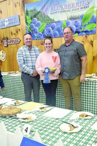 EP w41 goes with Mike Davis column Apple Pie 2025 Delaney Kennedy-Photo by Robin Johnson copy