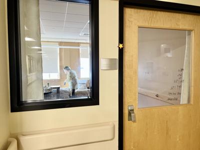 Huggins Hospital Nurse in COVID room 121521.jpg