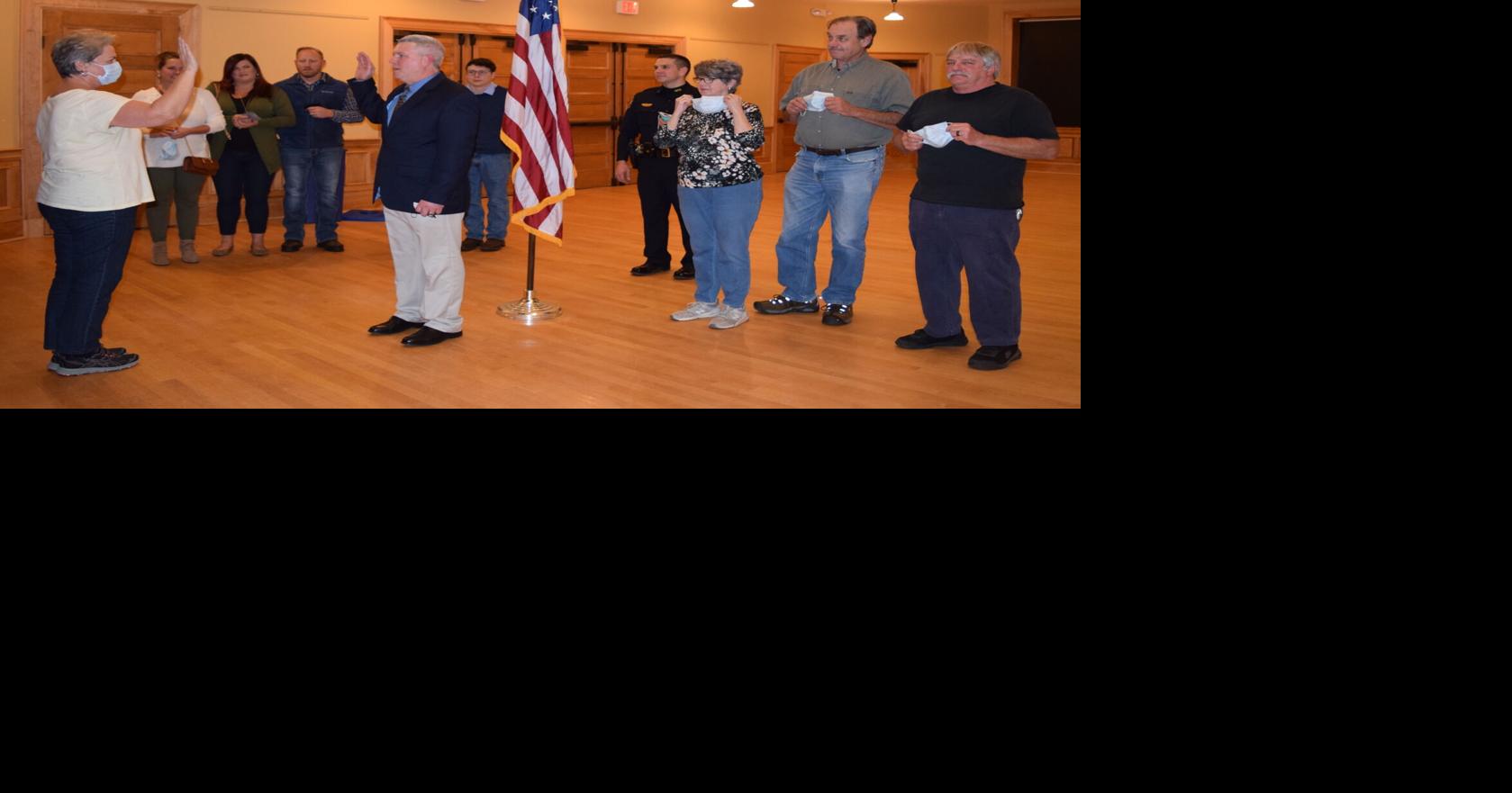 Gorham swears in new police officer, approves mask ordinance, sets tax