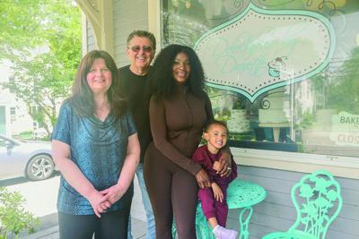 06-19-25 Danette-TV Couple pose outside