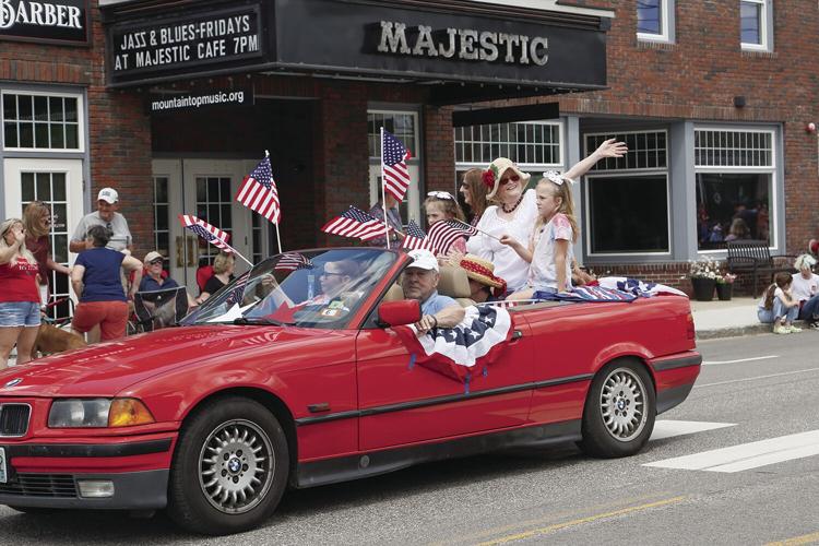 07-04-22 4th Conway Parade seavey convertible
