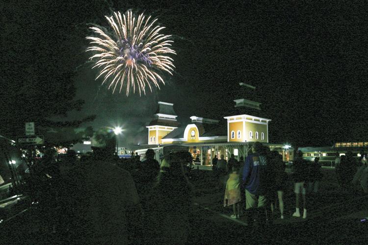 07-04-22 4th North Conway Fest fireworks widest