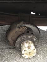 Yet another truck loses set of wheels