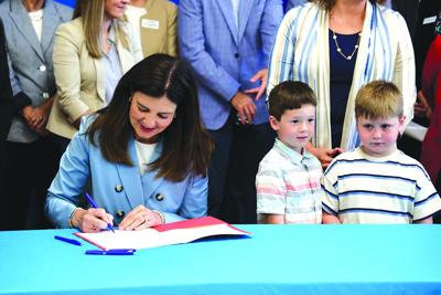 Gov. Kelly Ayotte signs House Bill 1433