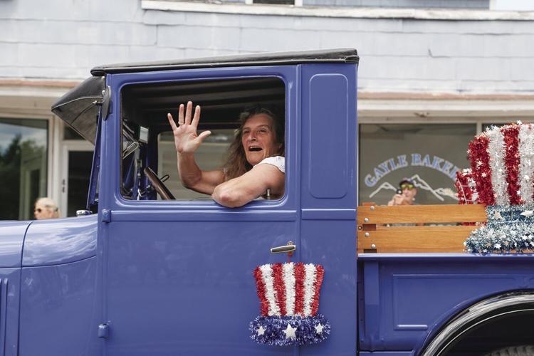 07-04-22 4th Conway Parade waving from truck