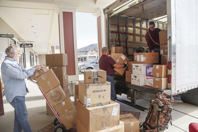 04-23-22 Ukraine Donations boxes loading