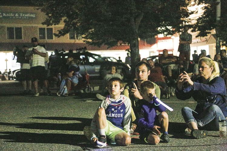 07-04-22 4th North Conway Fest fireworks crowd 2