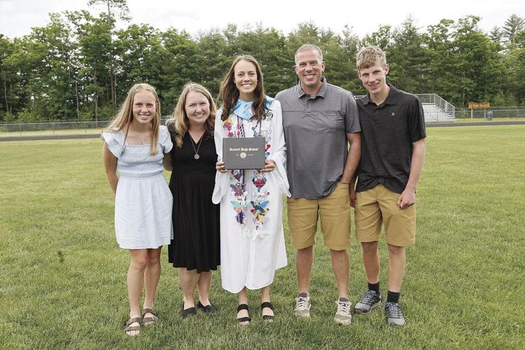 06-08-24 KHS Grad pose zipf family