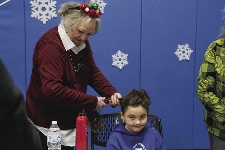 12-03-22 NoCo Grinchmas hair medium