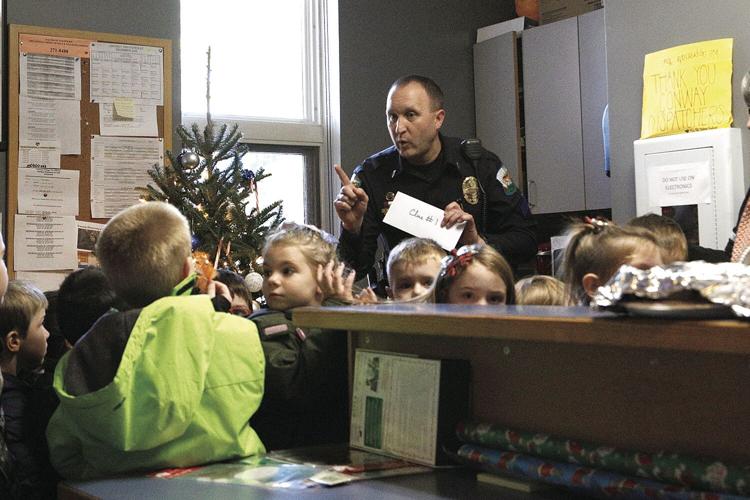 12-21-22 Gingerbread Hunt pd reading clue