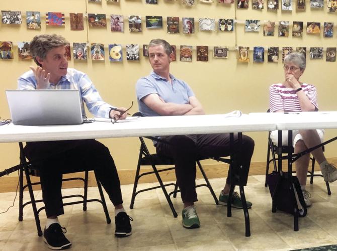 David Smolen speaks to library trustees