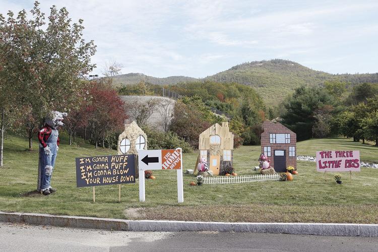 10-04-22 Pumpkin People home depot widest