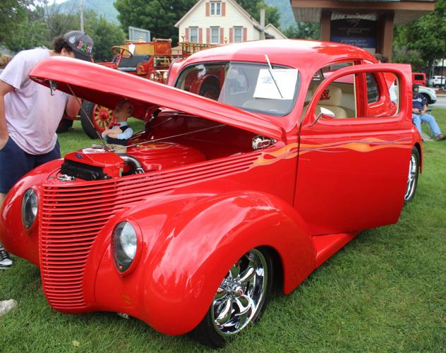 A 1936 Nash 400 deluxe 2-door sedan