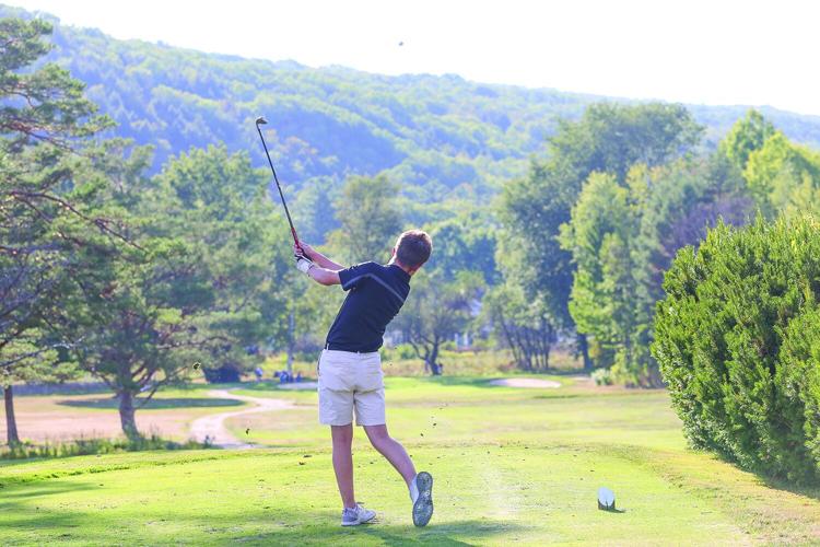 09-11-25 KHS Golf dumas swing behind 1